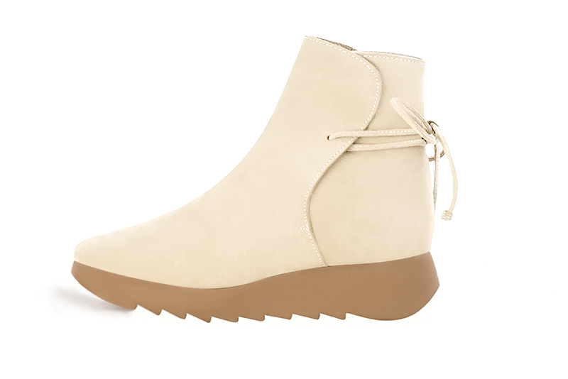 Champagne beige women's ankle boots with laces at the back. Square toe. Low rubber soles. Profile view - Florence KOOIJMAN